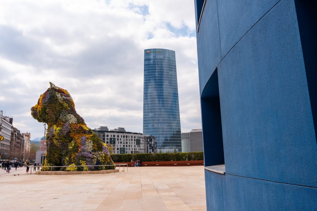 Flower dog called Puppy next to the Guggenheim museum in the city of Bilbao